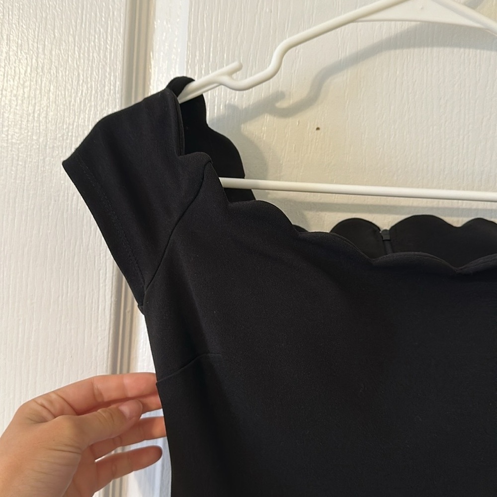 Black dress - Picture 4 of 4
